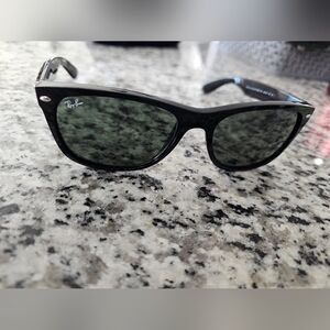 Ray-Ban Wayfarer Classic Sunglasses